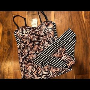 A Pea in the Pod Reversible Bottom Tankini, M